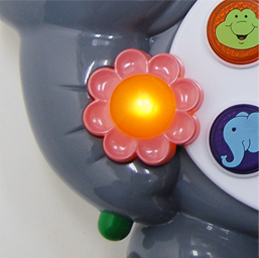 �]�E����̂��Ԃ́A�����B�̃{�^��������������A����郁���f�B�[�ɂ��킹�ăs�J�s�J�ƌ���܂���B